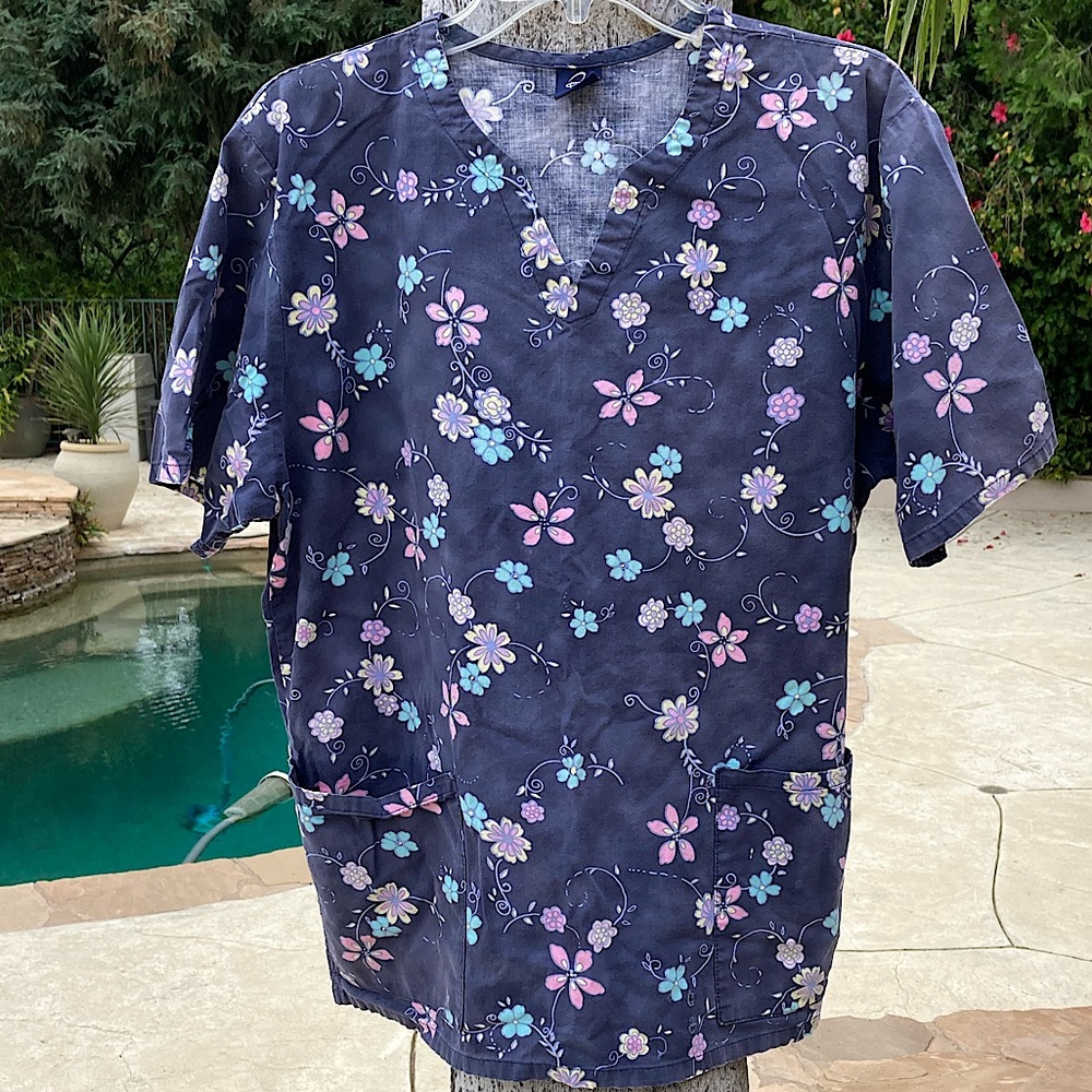 Barco Scrub Top Medium Tall Women Two Pockets V Neck Split Side Hems